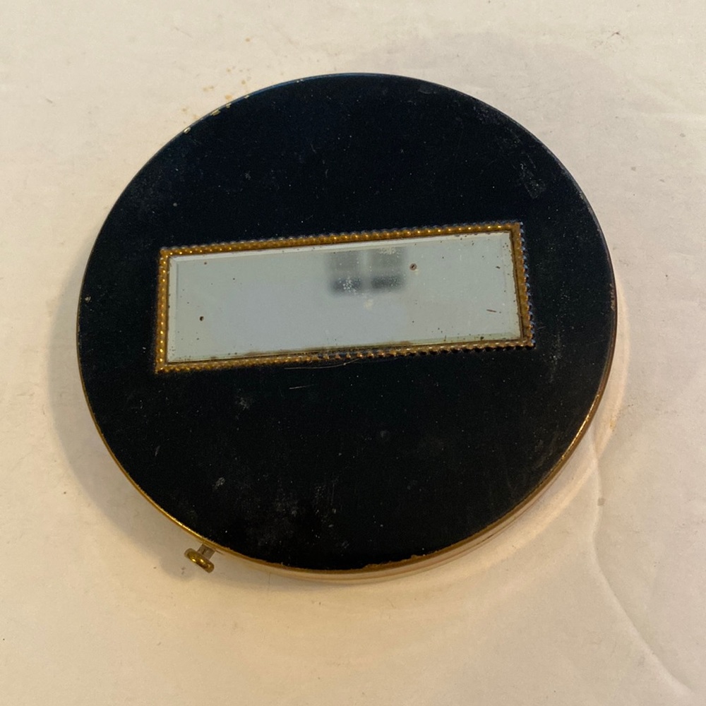 Vintage Rex Fifth Avenue Powder Compact